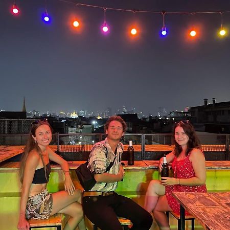 Liberta Hostel Bangkok Bagian luar foto