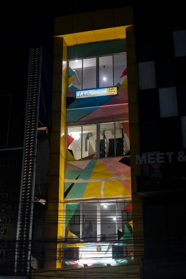 Liberta Hostel Bangkok Bagian luar foto