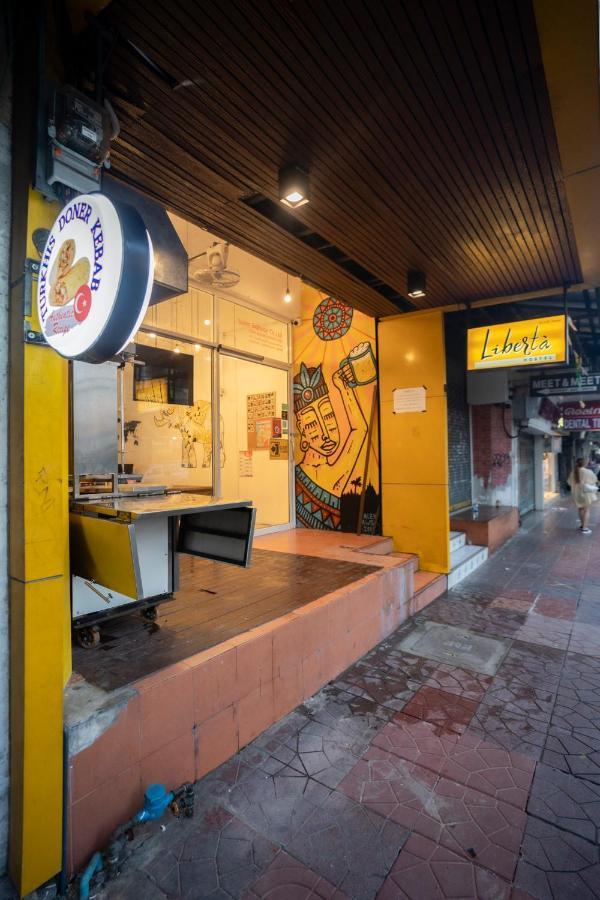 Liberta Hostel Bangkok Bagian luar foto