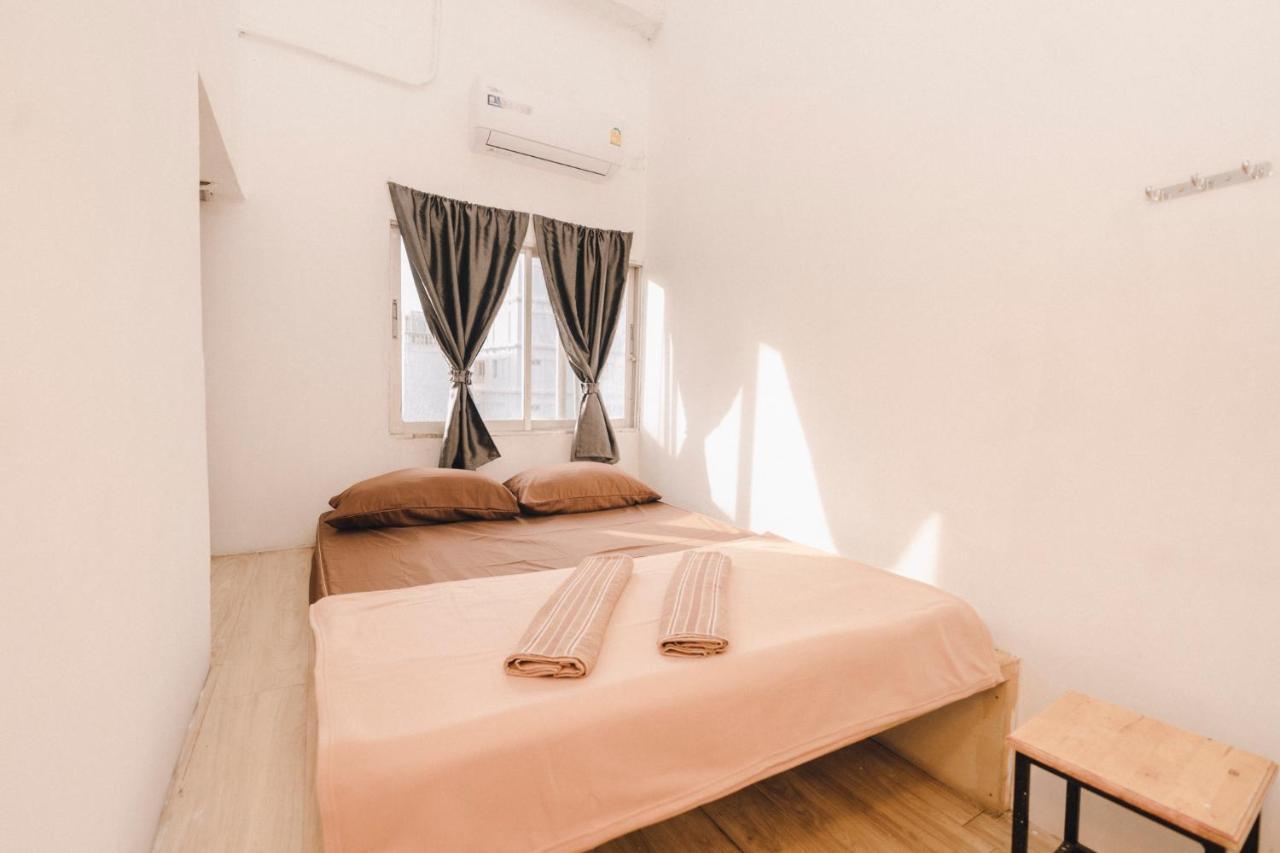 Liberta Hostel Bangkok Bagian luar foto