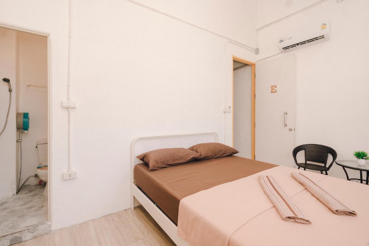 Liberta Hostel Bangkok Bagian luar foto