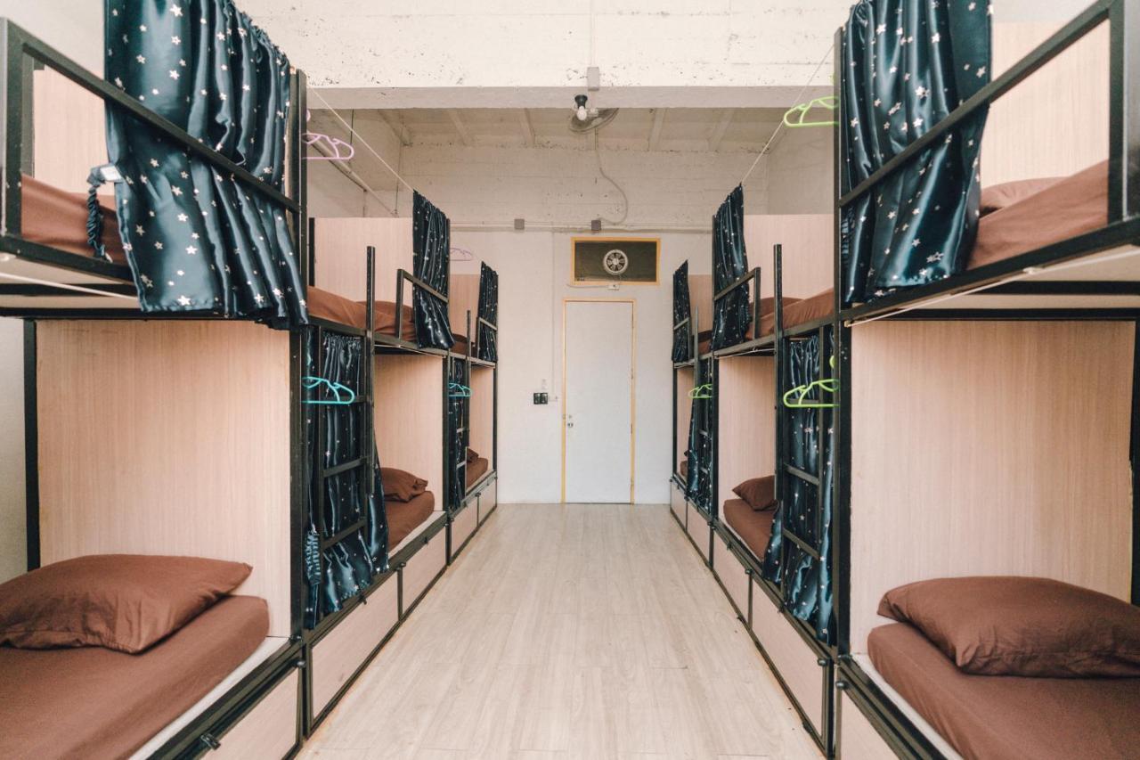 Liberta Hostel Bangkok Bagian luar foto