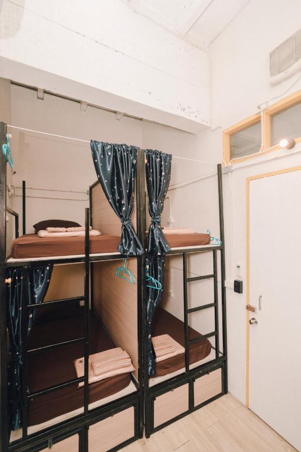 Liberta Hostel Bangkok Bagian luar foto