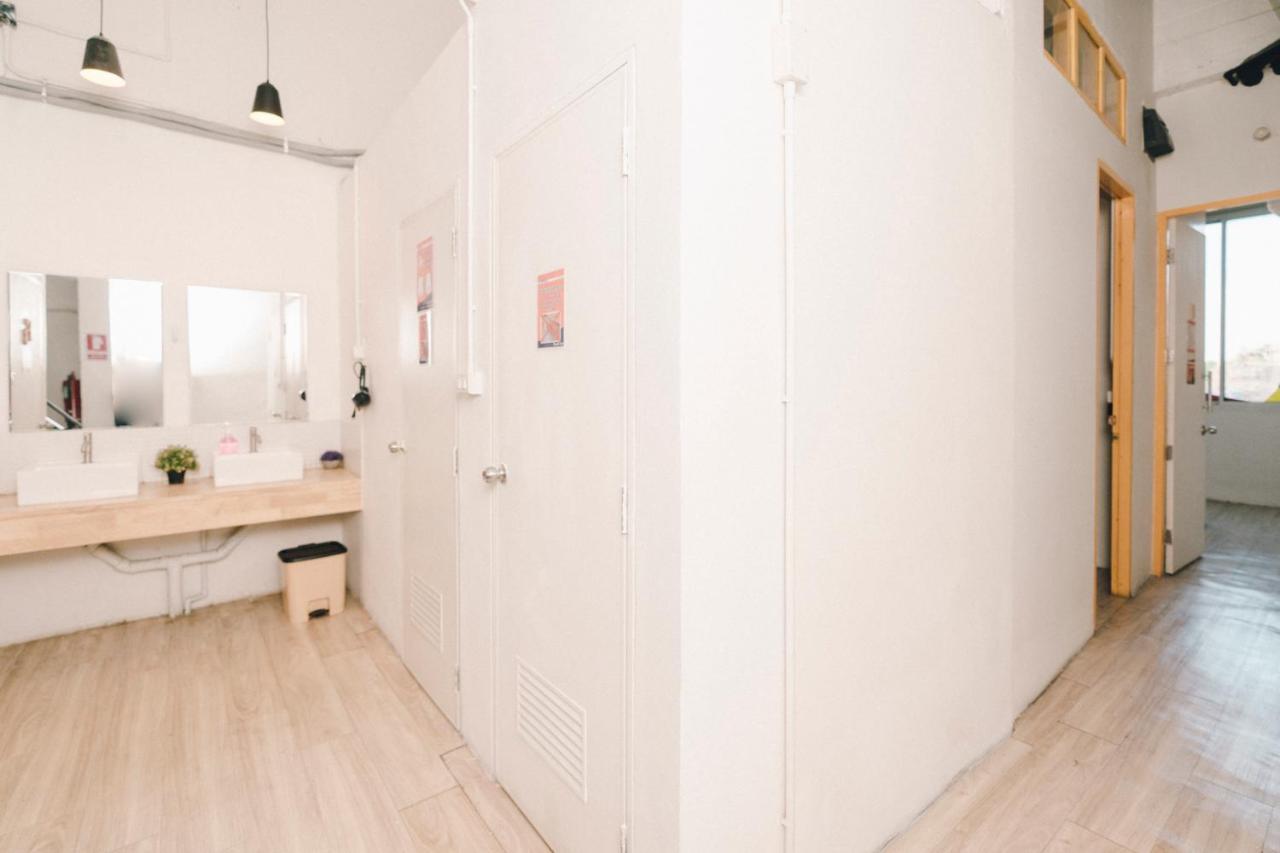 Liberta Hostel Bangkok Bagian luar foto