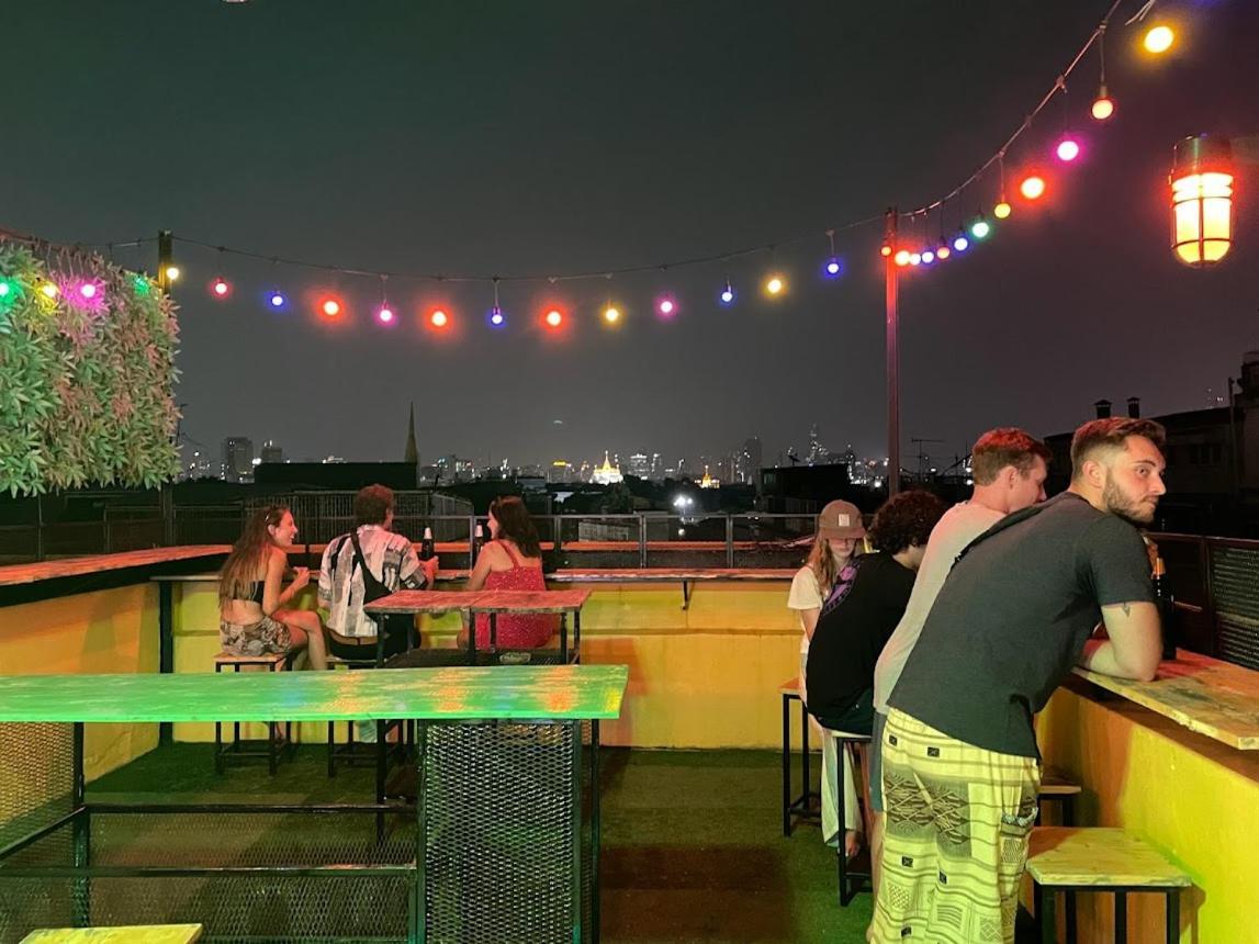 Liberta Hostel Bangkok Bagian luar foto